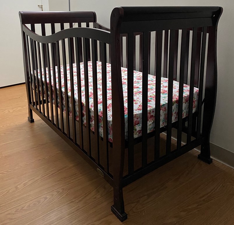 Gently Used Baby Crib And Mattress For Sale Free Fitted Sheet In