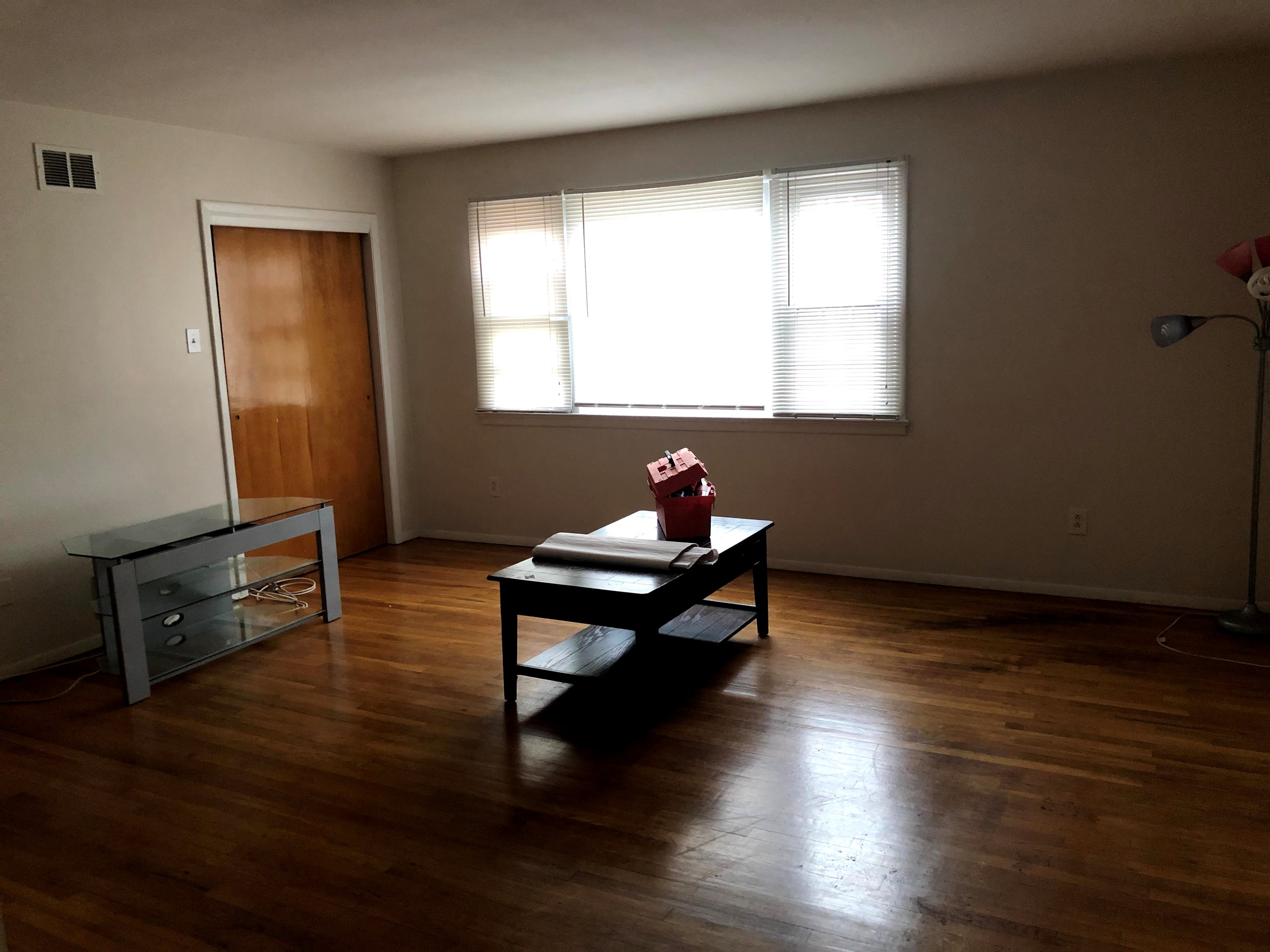 3br Spacious 3bd 2 Full Bath Apartment On A 2nd Floor For